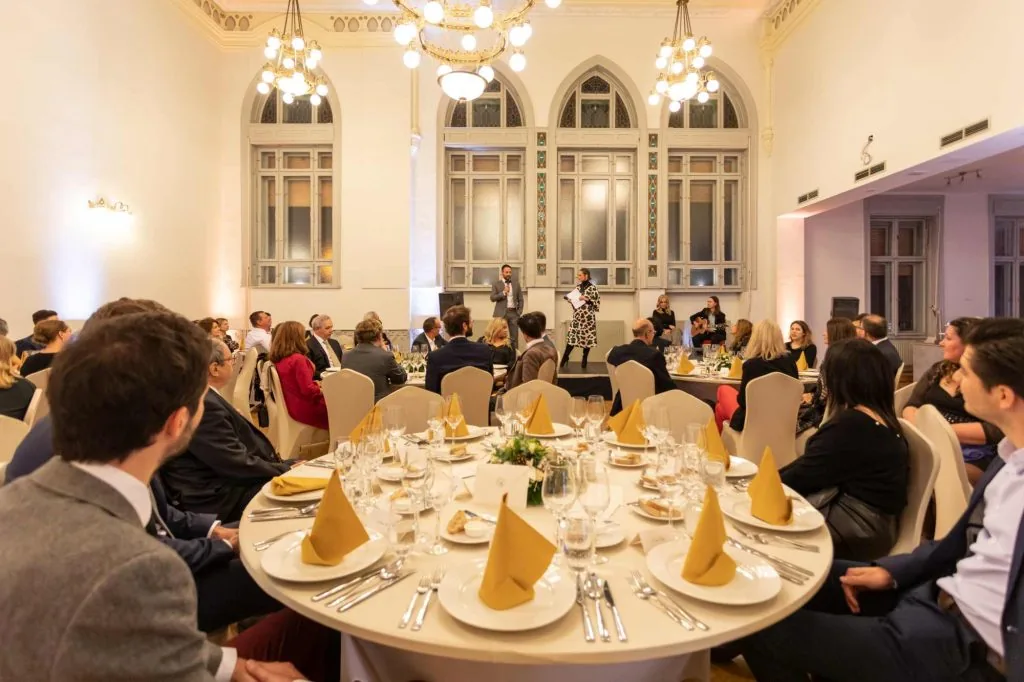 Pop-up events and exclusive fairs